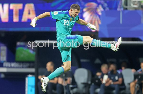 Emiliano Martinez Argentina celebrates England semi final World Cup 2026