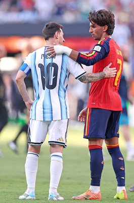 Lionel Messi Argentina congratulates Ferran Torres Spain World Cup Final 2026