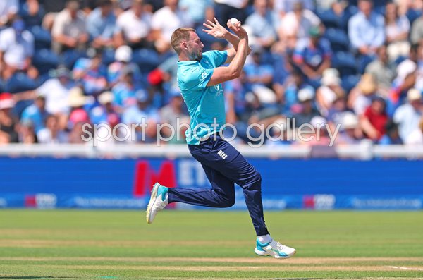 Gus Atkinson England bowls v India 2nd ODI Cardiff 2026