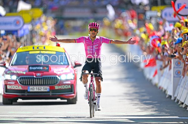 Richard Carapaz Ecuador wins Stage 18 win Tour de France 2026