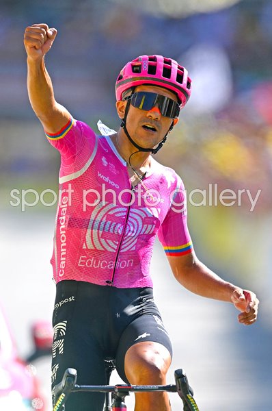 Richard Carapaz Ecuador celebrates Stage 18 win Tour de France 2026  