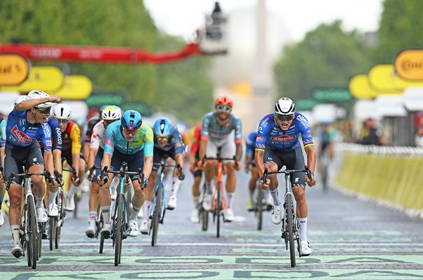 Mathieu van der Poel Netherlands wins Stage 21 Paris Tour de France 2026