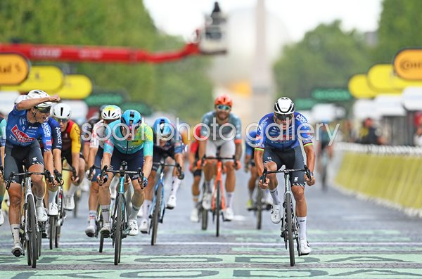 Mathieu van der Poel Netherlands wins Stage 21 Paris Tour de France 2026  