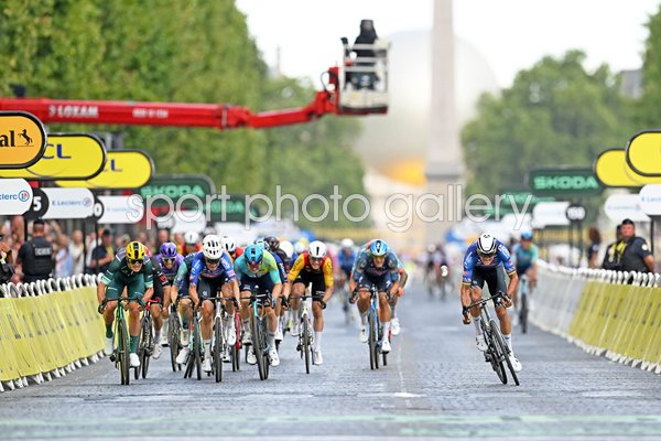 Mathieu van der Poel Netherlands wins Stage 21 Paris Tour de France 2026
