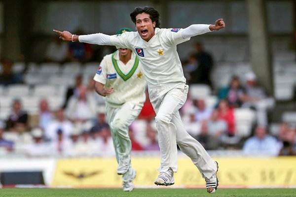 Mohammad Amir celebrates the wicket of Andrew Strauss