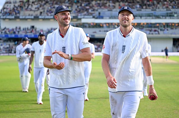 Josh Tongue & Ollie Robinson England 5 wickets each v Pakistan Headingley 2026