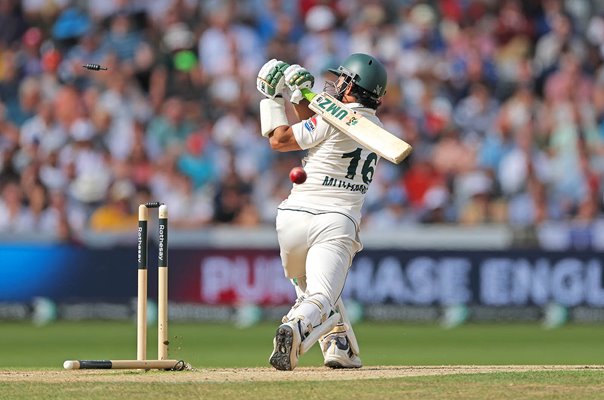 Gus Atkinson England bowls Mohammad Rizwan Headingley Test 2026