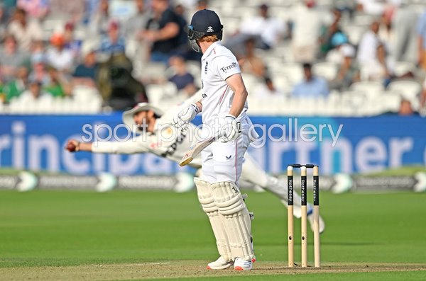 Salman Agha Pakistan catches Jordan Cox England Lord's Test 2026