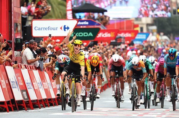 Matthew Brennan Great Britain wins Stage 11 sprint Vuelta a Espana 2026