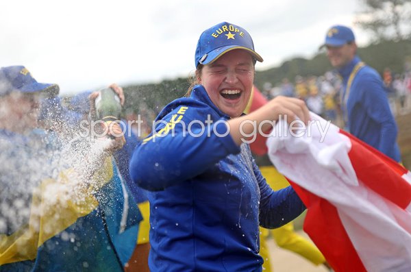 Lottie Woad Europe celebrates key Singles win Solheim Cup 2026 