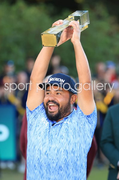 JJ Spaun USA celebrates PGA Championship trophy Wentworth 2026