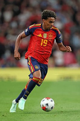 Lamine Yamal Spain on the ball v England Wembley Nations League 2026/27
