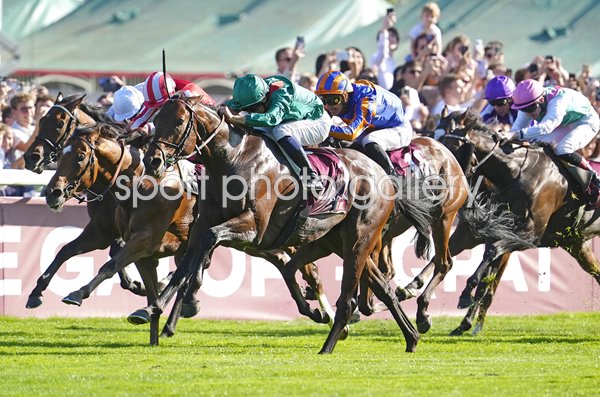Mickaël Barzalona riding Daryz wins Prix de l'Arc de Triomphe Paris 2026