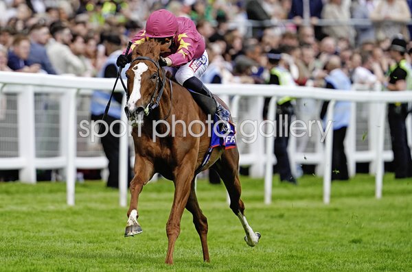 Dylan Browne McMonagle riding Thundering On wins Betfred Oaks Epsom 2026