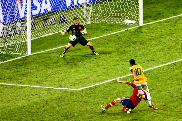 Neymar Brazil scores v Spain Confederations Cup Final 2013