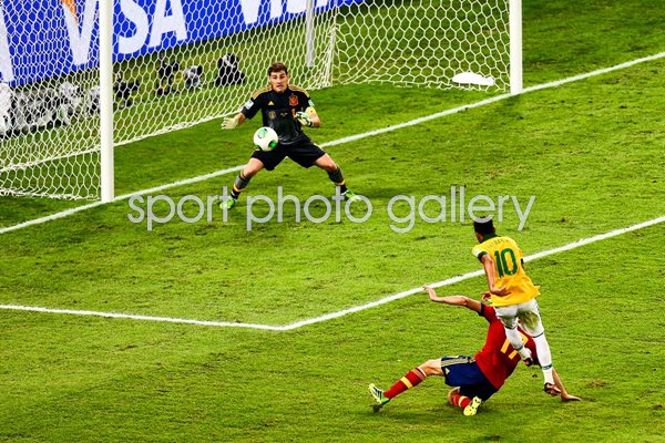 Neymar Brazil scores v Spain Confederations Cup Final 2013