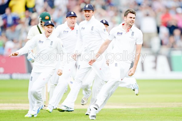 James Anderson bowls Michael Clarke Day 1 Ashes 2013