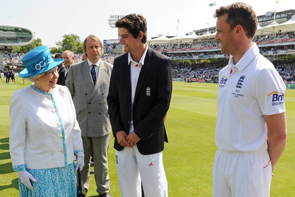 Alastair Cook and Graeme Swann meet the Queen Lord's 2013