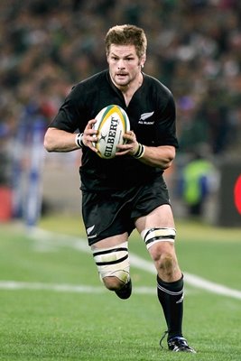 Richie McCaw in action v South Africa 