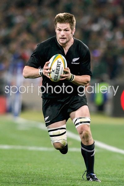 Richie McCaw in action v South Africa 