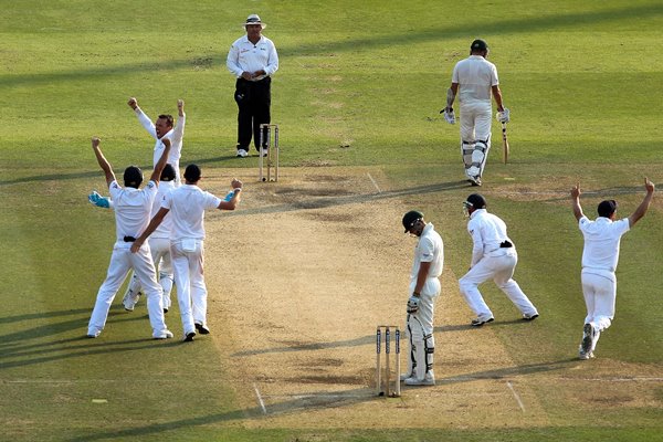 Graeme Swann takes winning wicket Lord's Ashes 2013