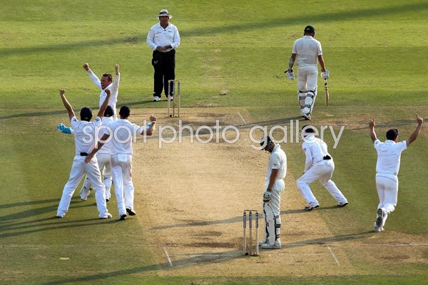 Graeme Swann takes winning wicket Lord's Ashes 2013