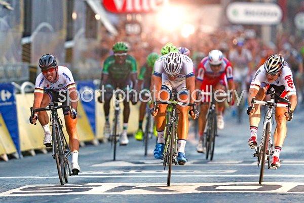 Marcel Kittel beats Mark Cavendish Paris Sprint Tour 2013