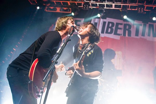 The Libertines perform: Carl Barat & Pete Doherty