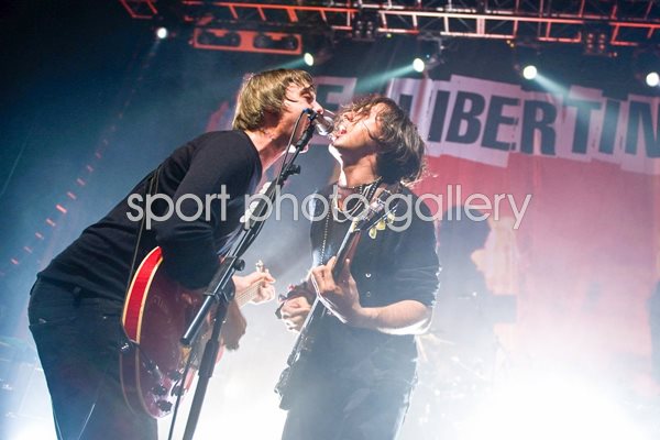 The Libertines perform: Carl Barat & Pete Doherty