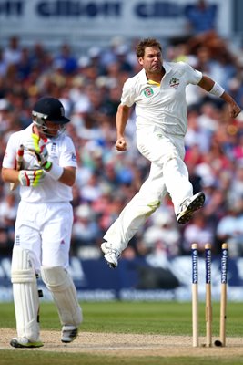 Ryan Harris Australia bowls Ian Bell Old Trafford 2013