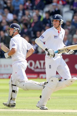 Broad & Trott run up World Record Partnership