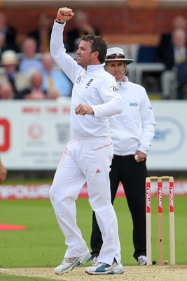 Graeme Swann celebrates v Pakistan 2010