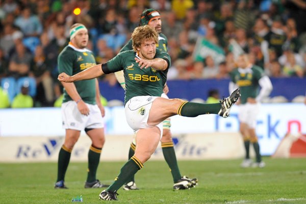 Francois Steyn kicks for South Africa v Australia