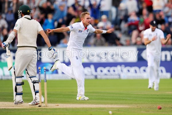 Stuart Broad bowls Nathan Lyon 4th Ashes Test 2013