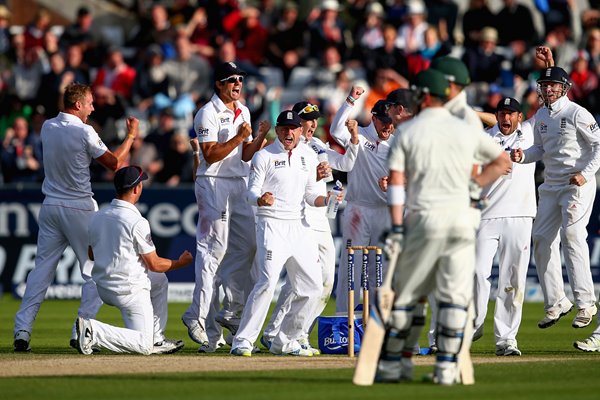 Stuart Broad England celebrates 4th Ashes Test 2013