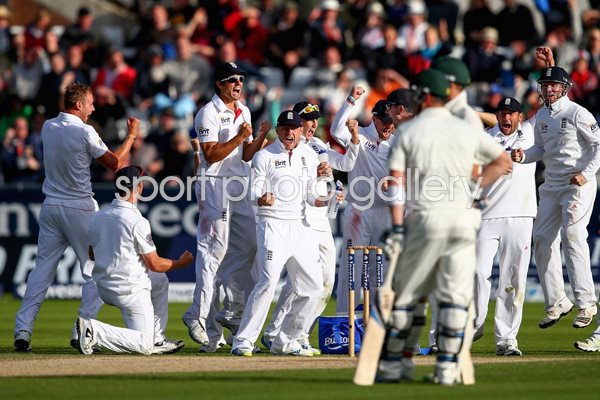 Stuart Broad England celebrates 4th Ashes Test 2013