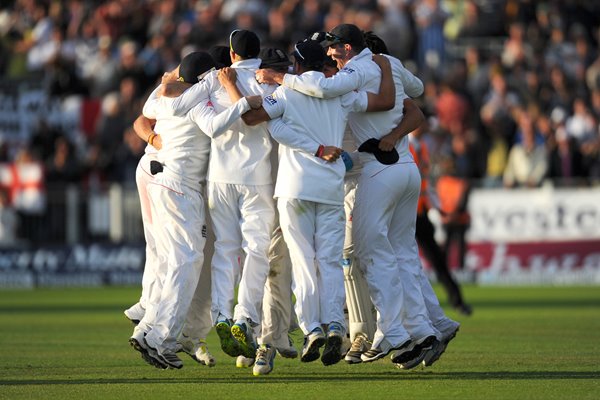 England celebrate 2013 Ashes Series victory 