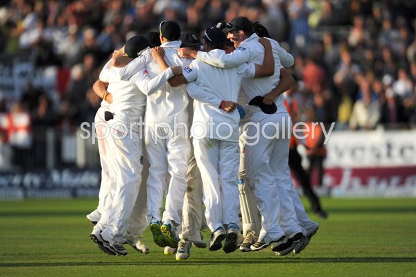 England celebrate 2013 Ashes Series victory