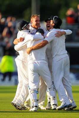 Ashes hero Stuart Broad celebrates series win Durham 2013