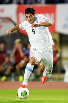 Luis Suarez Uruguay action v Japan 2013