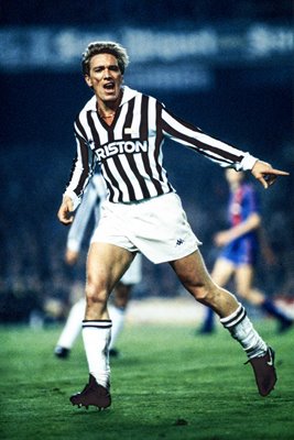 Massimo Bonini of Juventus v Barcelona 1986