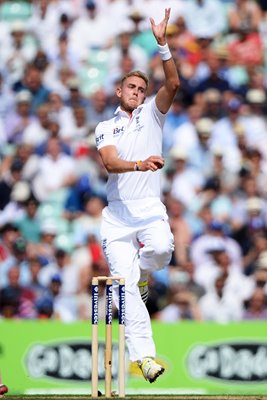 Stuart Broad bowls 5th Ashes Test Oval 2013