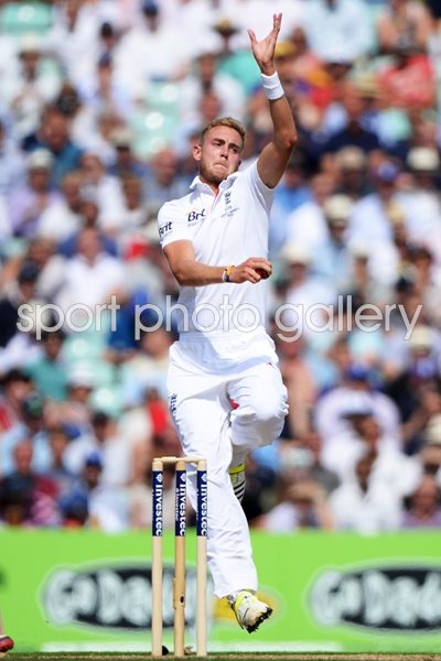Stuart Broad bowls 5th Ashes Test Oval 2013