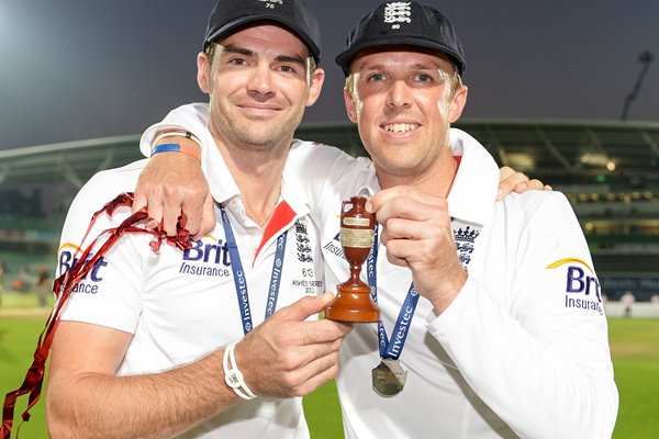 James Anderson & Graeme Swann Ashes winners Oval 2013