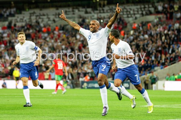 Jermain Defoe scores England v Bulgaria 2010