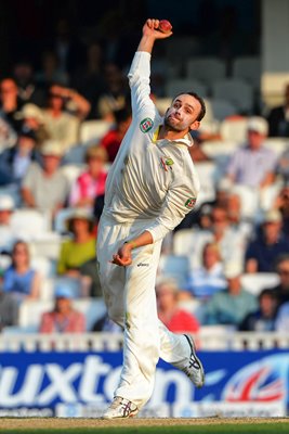 Nathan Lyon Australia bowls Oval Ashes 2013