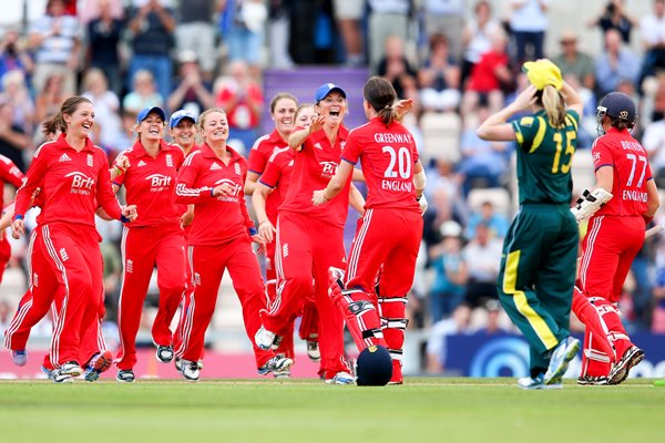 Charlotte Edwards & England celebrate Ashes Series win 2013