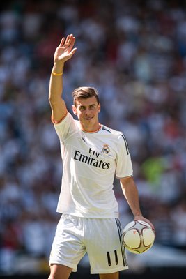 Gareth Bale joins Real Madrid Bernabeu 2013