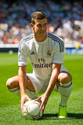 Gareth Bale joins Real Madrid Bernabeu 2013