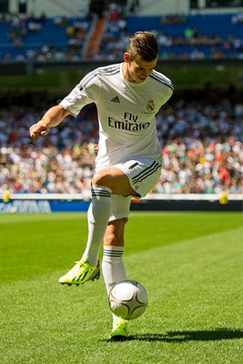 Gareth Bale joins Real Madrid Bernabeu 2013